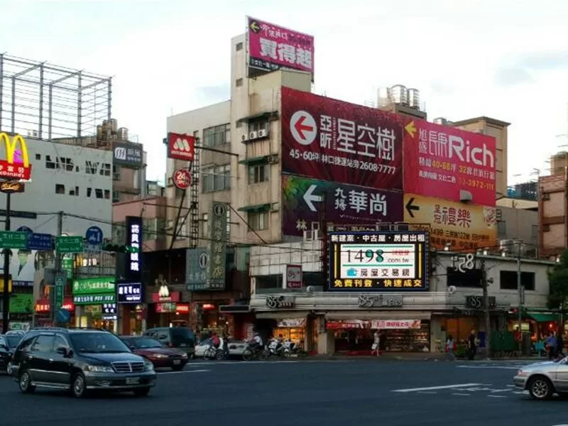 設立龜山文化二路復興一路口電視牆