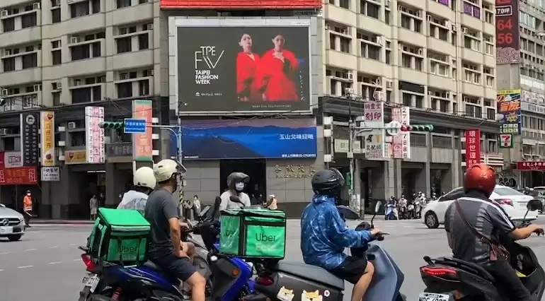 110.10.16 VOGUE X 印象廣告 協辦 臺北時尚週 TAIPEI FASHION WEEK