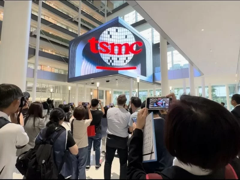 台積電全球研發中心開幕 ! 超大300吋裸視3D電視牆 睛艷登場 ~~