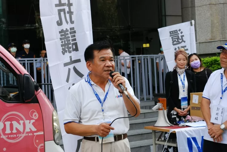 不滿六米車長做為大小貨車分界 IVECO經銷商、車主集結交通部前抗議！